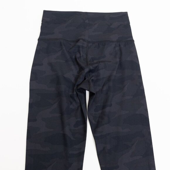 Vuori Daily Legging Black Camo 7/8 Length BreatheInterlock™ - Picture 10 of 13